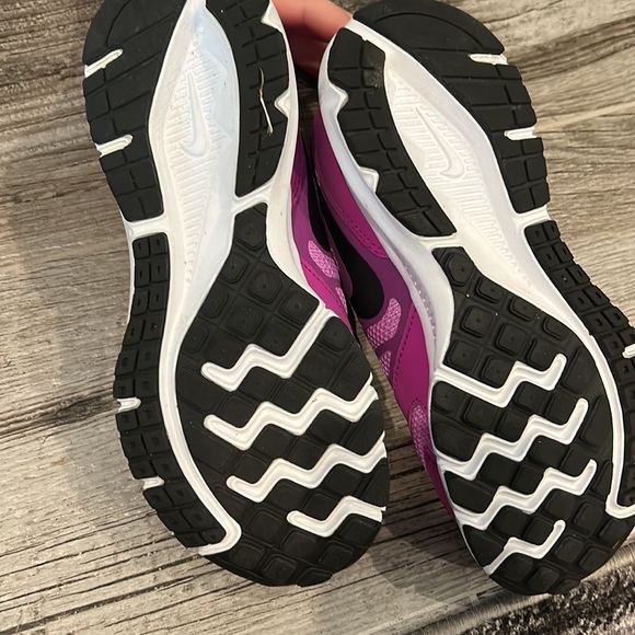 Brand new nike - Picture 2 of 2